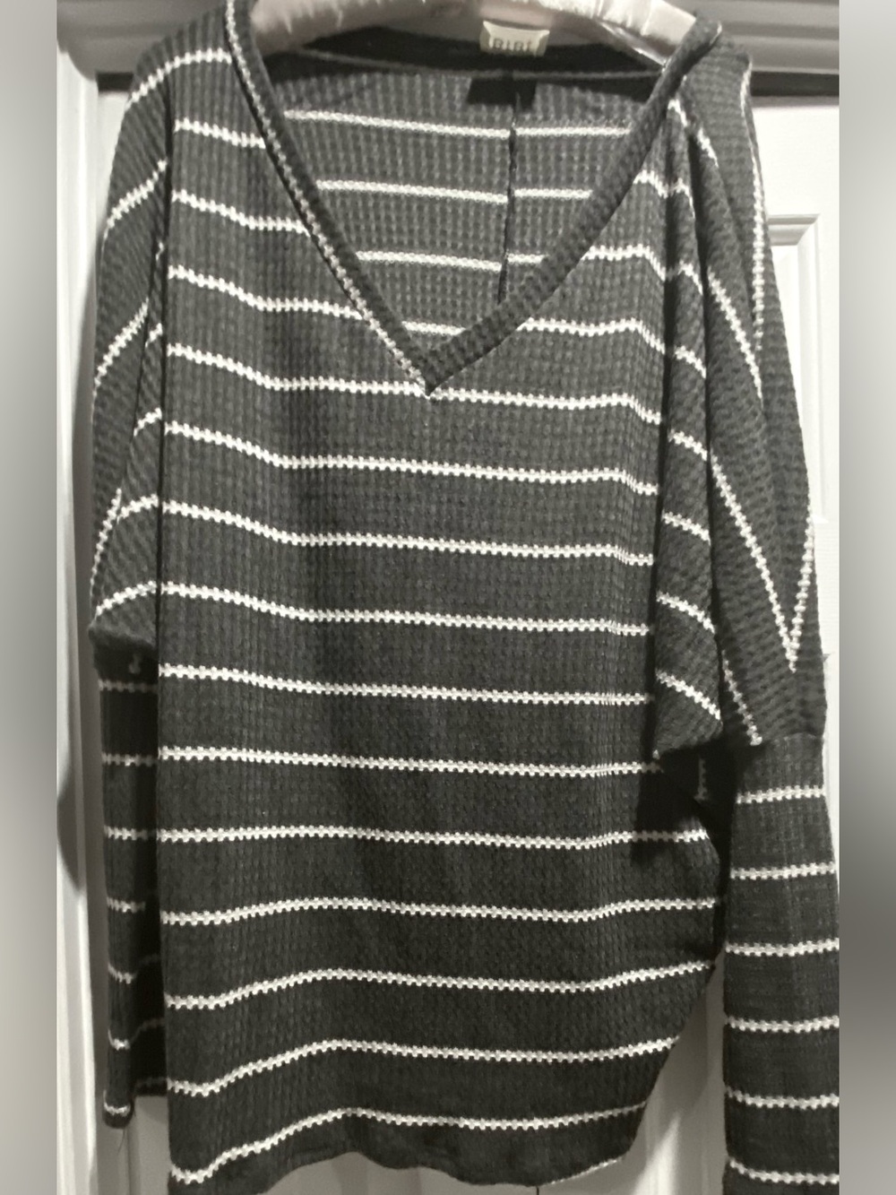 Brand new! Bibi V neck woven knit jersey top size L.